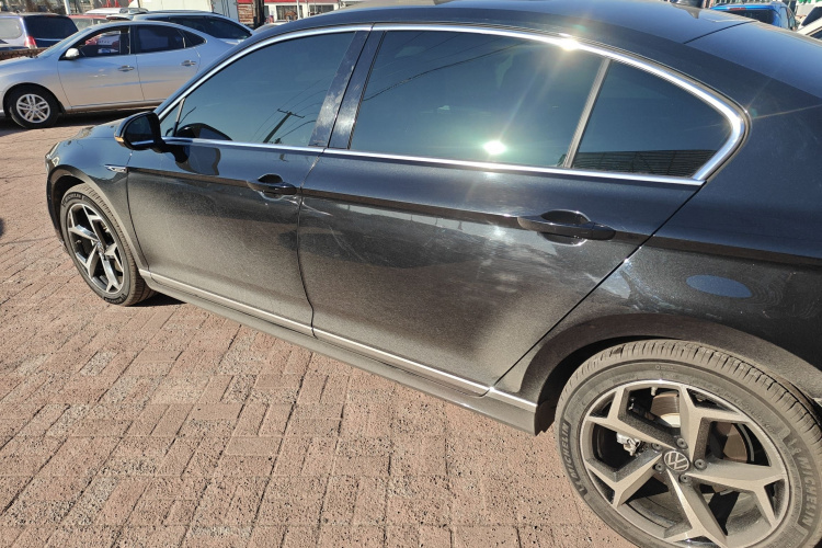 大众 迈腾 2023款 200万辆纪念版 380TSI DSG旗舰型车身外观4