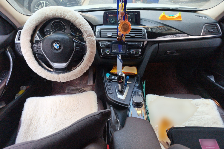 宝马3系 2019款 320Li 时尚型中控内饰12