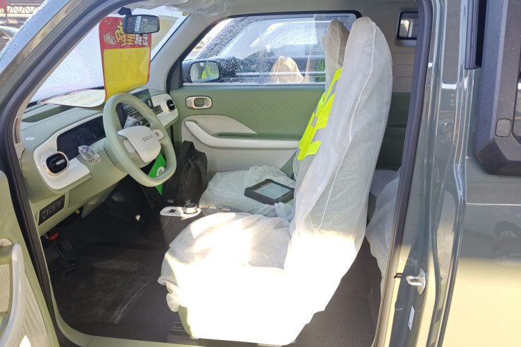 吉利银河 2025款 210km 熊猫骑士中控内饰20