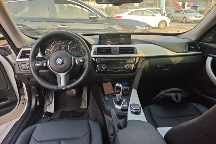 宝马3系GT 2017款 320i 时尚型中控内饰7002