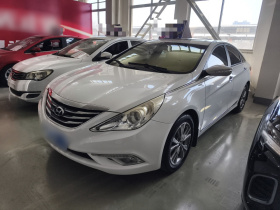 现代 索纳塔 2015款 经典 2.0L 自动豪华版