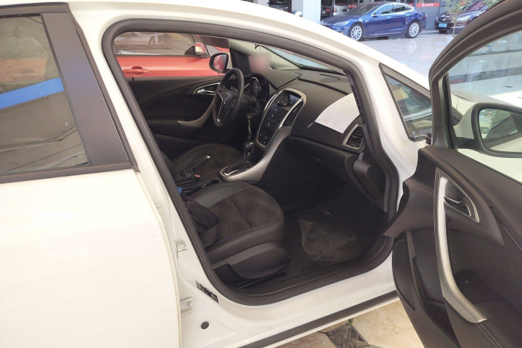 别克 英朗 2014款 XT 1.6L 自动时尚版局部细节9005