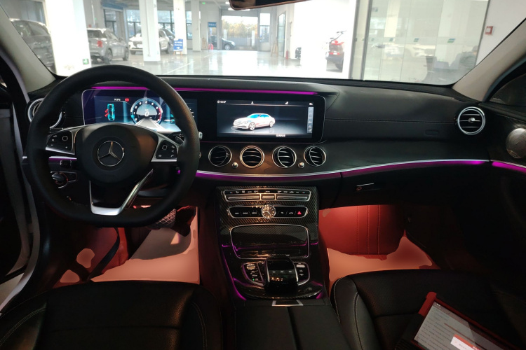 奔驰E级 2016款 E 300 L 运动豪华型中控内饰12