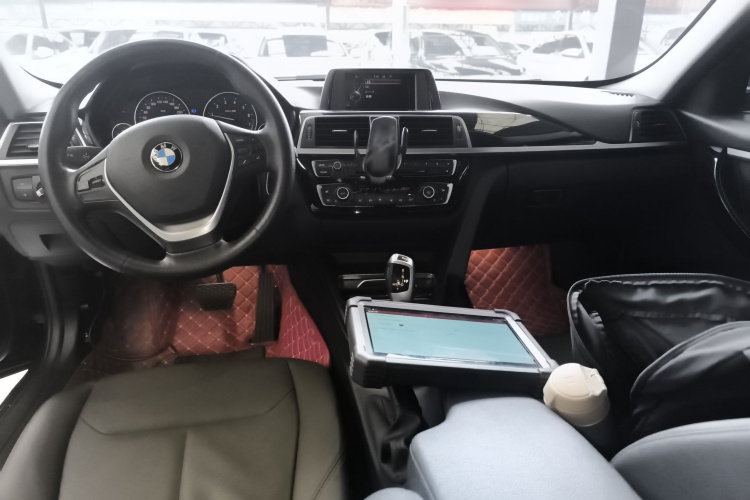 宝马3系 2017款 320Li xDrive 时尚型中控内饰12