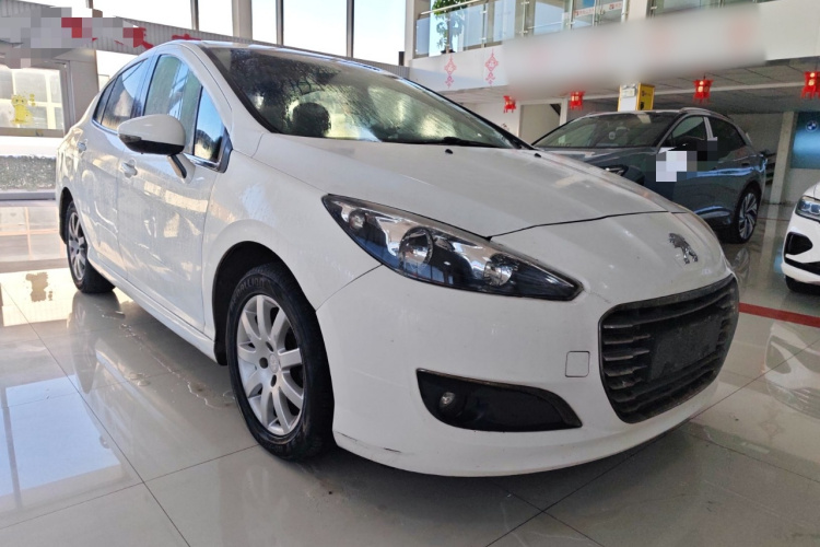 标致308 2013款 1.6L 手动优尚型车身外观3