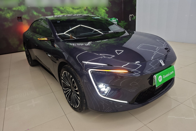 阿维塔12 2025款 Ultra增程版车身外观3