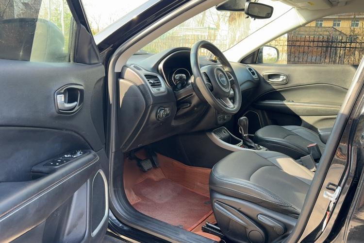 Jeep 指南者 2017款 200T 自动家享版中控内饰7003