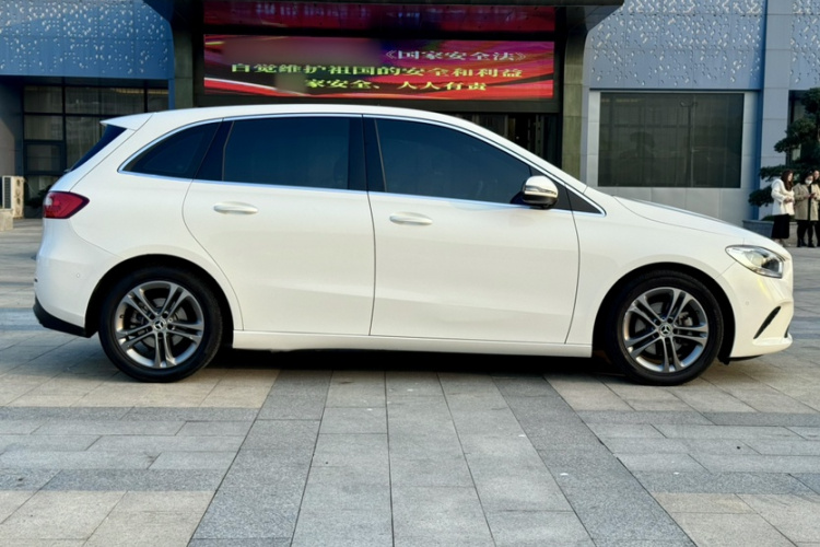 奔驰B级 2020款 B 180车身外观6002