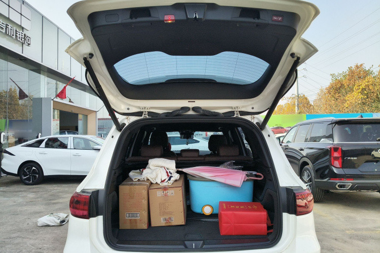 奔驰GLB 2024款 GLB 200 动感型机舱底盘23