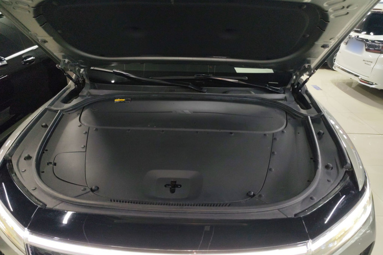 理想汽车 理想ONE 2020款 增程6座版机舱底盘24