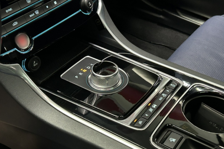 捷豹XE 2015款 2.0T 240PS R-Sport局部细节18