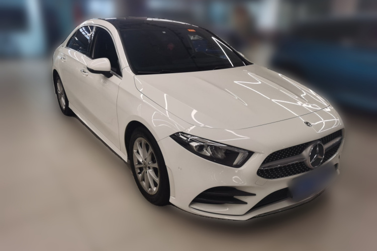 奔驰A级 2019款 A 200 L 运动轿车车身外观3