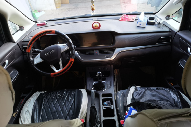 BAW北汽制造 锐胜王牌M7 2023款 1.6L 长轴创富型 7座中控内饰12