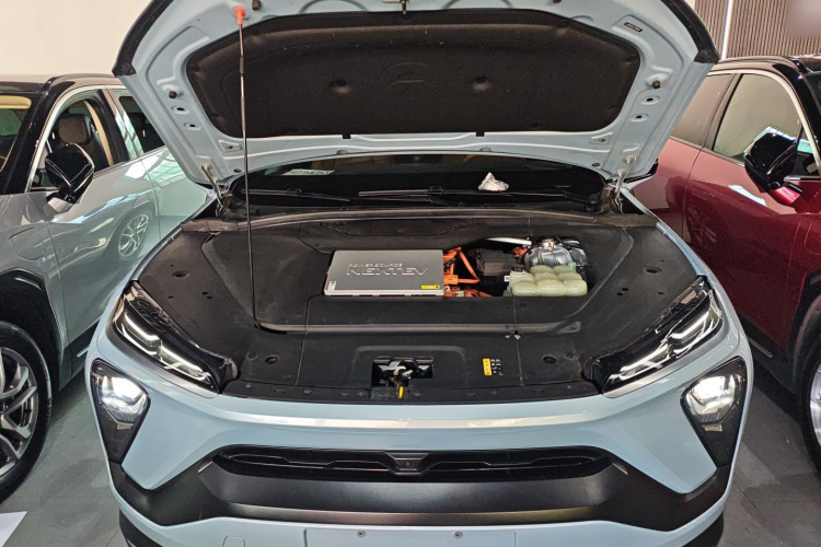 蔚来ES6 2020款 430KM 性能版机舱底盘24