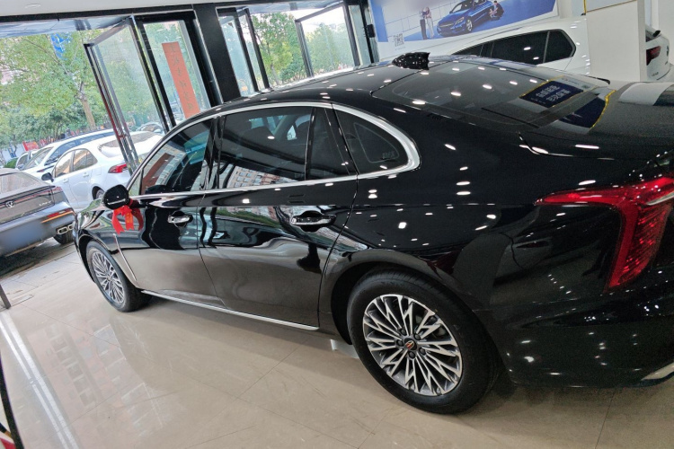 红旗H5 2024款 1.5T DCT智联旗韵版车身外观4