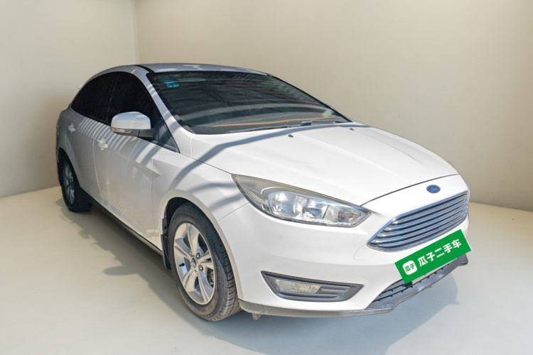 福特 福克斯 2015款 三厢 1.6L 自动舒适型车身外观3