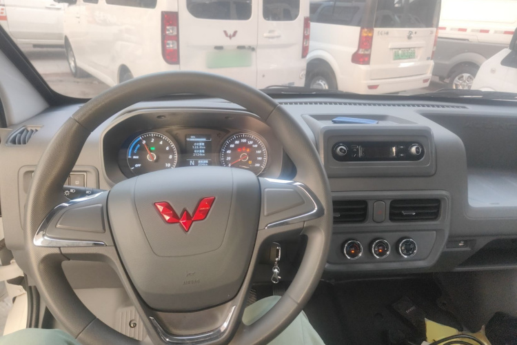 五菱汽车 五菱扬光 2024款 300KM 舒适型客车版 75kW中控内饰12