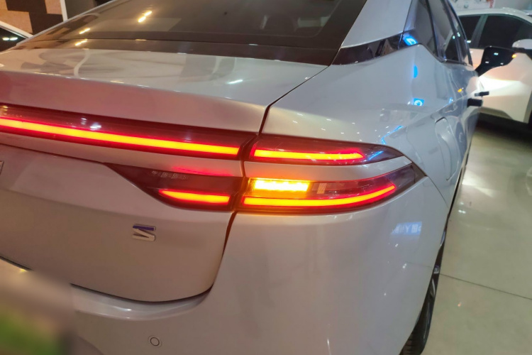 埃安 AION S Plus 2023款 70 智领版 磷酸铁锂车身外观6006