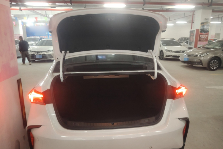 别克 威朗 2023款 Pro GS 疾风版机舱底盘23