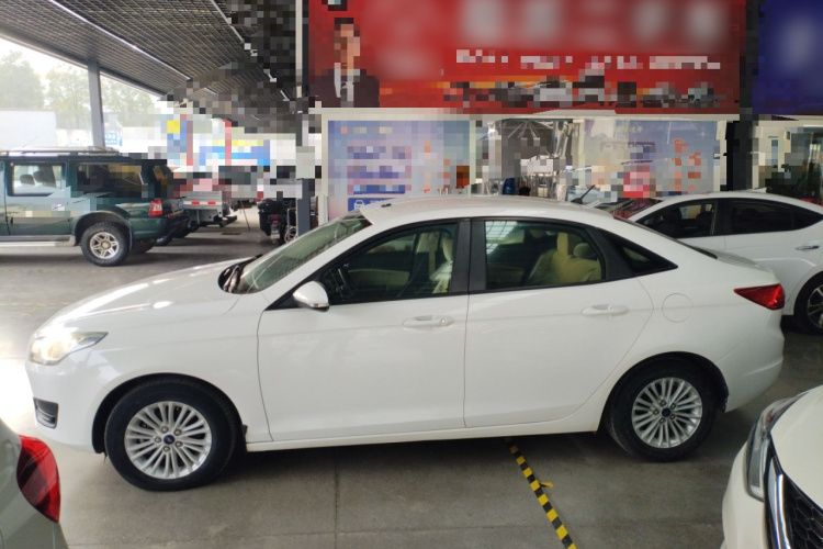 福特 福睿斯 2017款 改款 1.5L 自动舒适型车身外观4