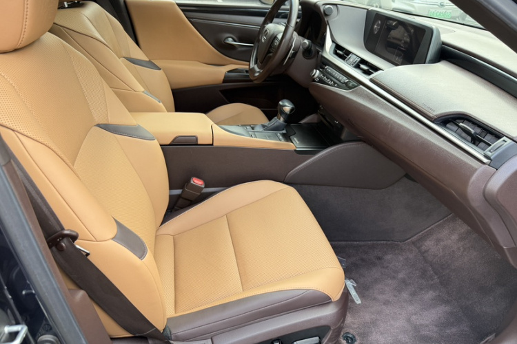 雷克萨斯ES 2020款 200 卓越版局部细节41