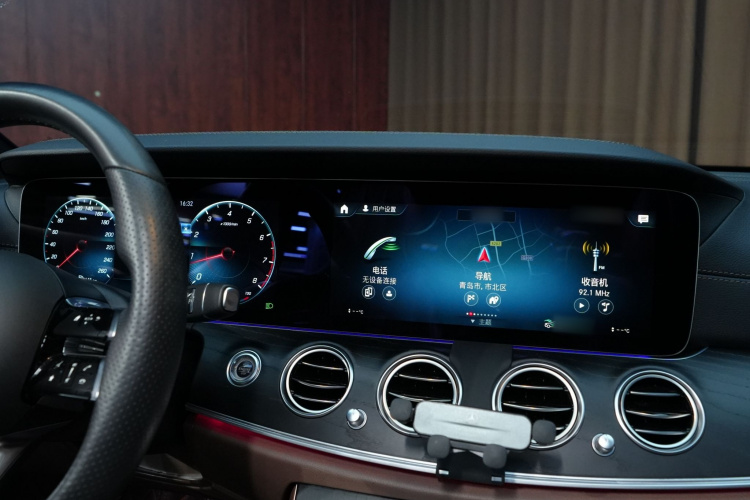 奔驰E级 2021款 改款 E 260 L 运动型中控内饰7011