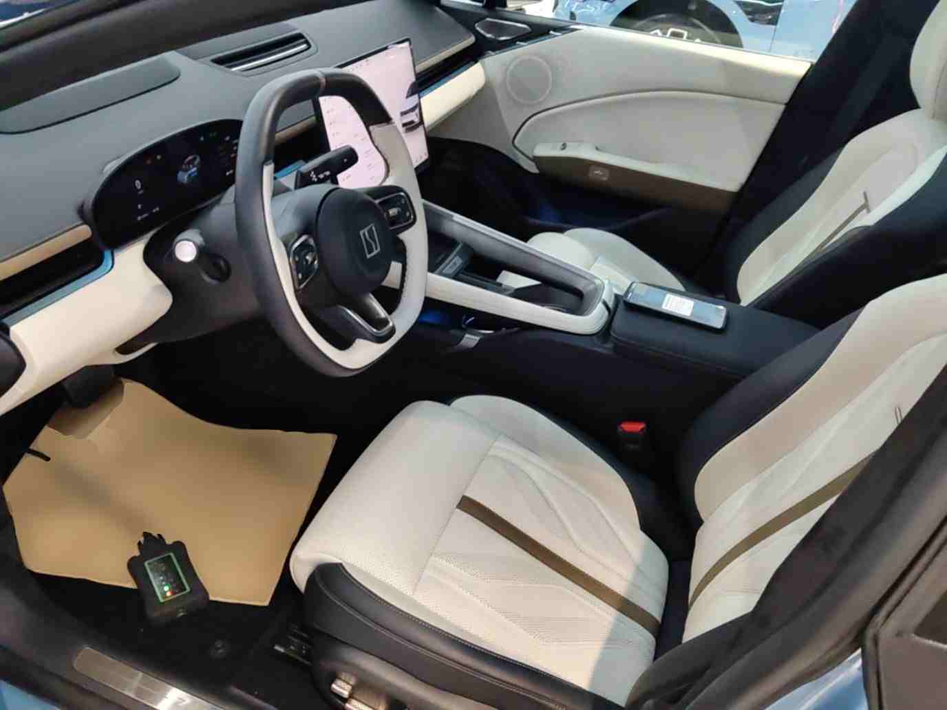 极氪007GT猎装车侧面流线造型