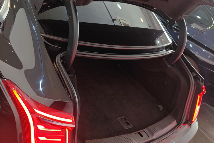 红旗H9 2020款 3.0T 智联旗畅版机舱底盘23