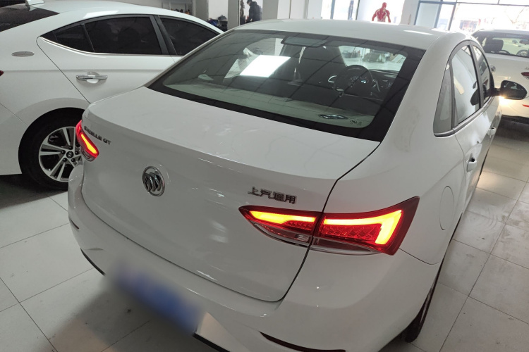 别克 英朗 2021款 改款 典范 1.5L 自动进取型车身外观7