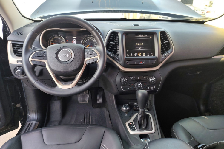Jeep 自由光(进口) 2014款 2.4L 都市版中控内饰7002
