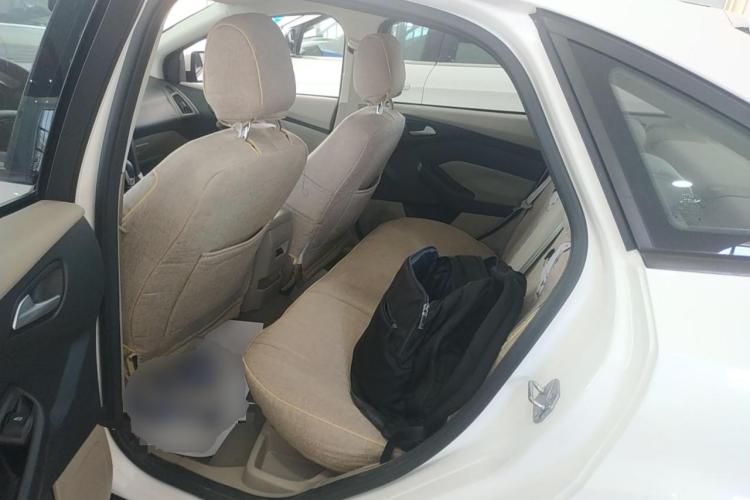 福特 福克斯 2017款 三厢 1.6L 自动舒适型智行版中控内饰21