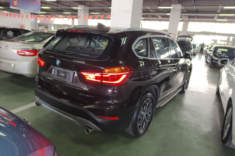 宝马X1 2018款 xDrive20Li 尊享型车身外观7