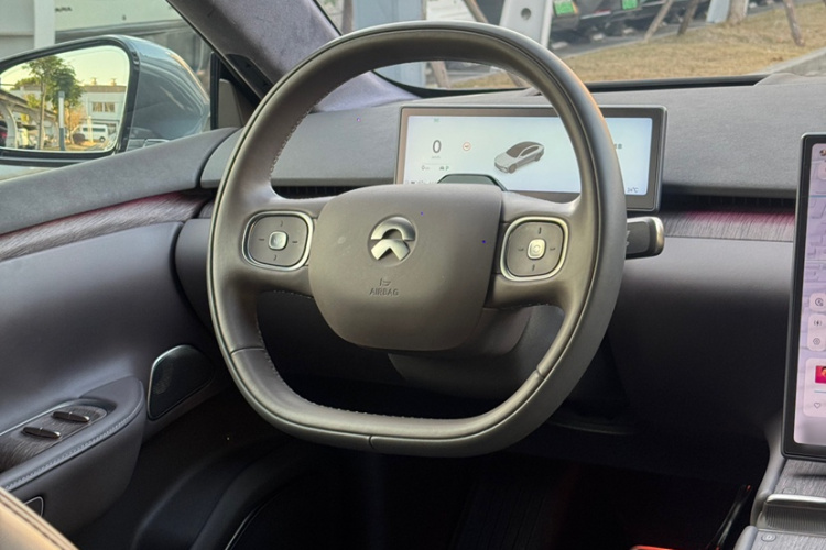 蔚来ET7 2024款 75kWh 行政签名版中控内饰7012