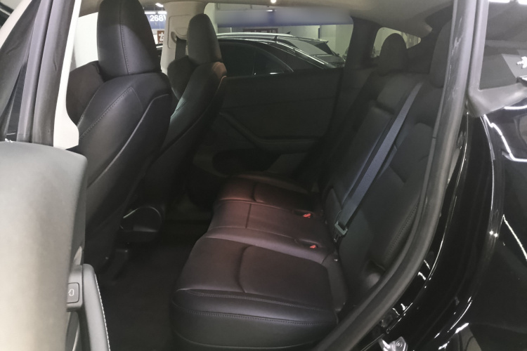 特斯拉 Model Y 2023款 长续航全轮驱动版中控内饰7004