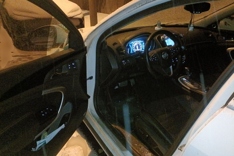 别克 君威 2014款 GS 2.0T 纵情运动版中控内饰20