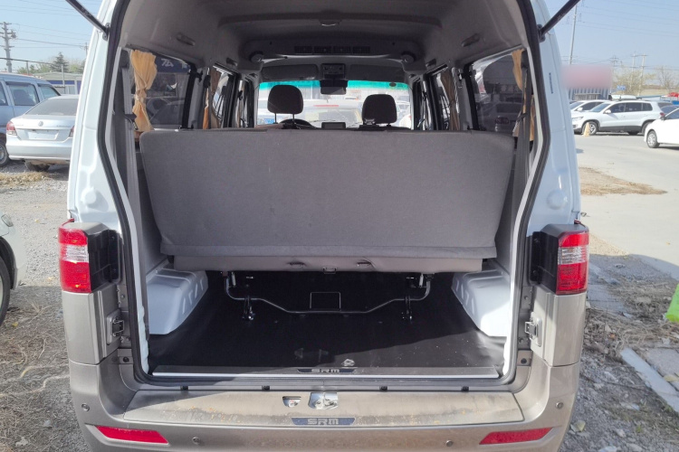 金杯 小海狮X30 2024款 1.5L 财富型客车 5/6/7座机舱底盘23