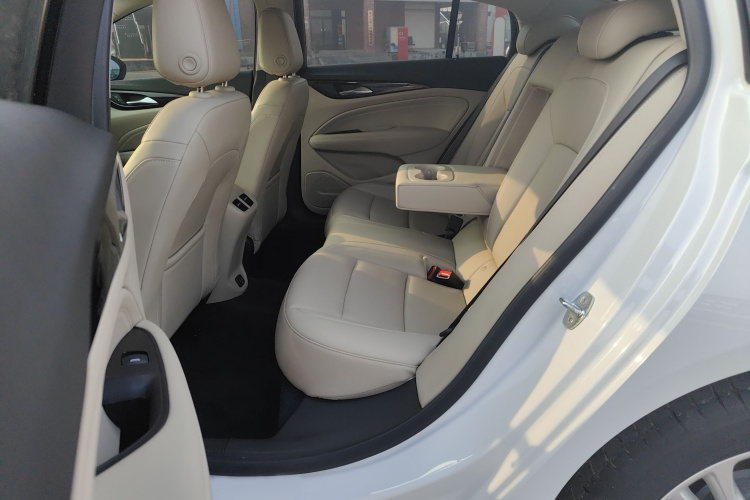 别克 君威 2020款 552T 精英型中控内饰7003