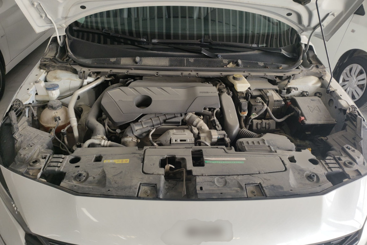 标致408 2022款 1.6T 追光版机舱底盘24