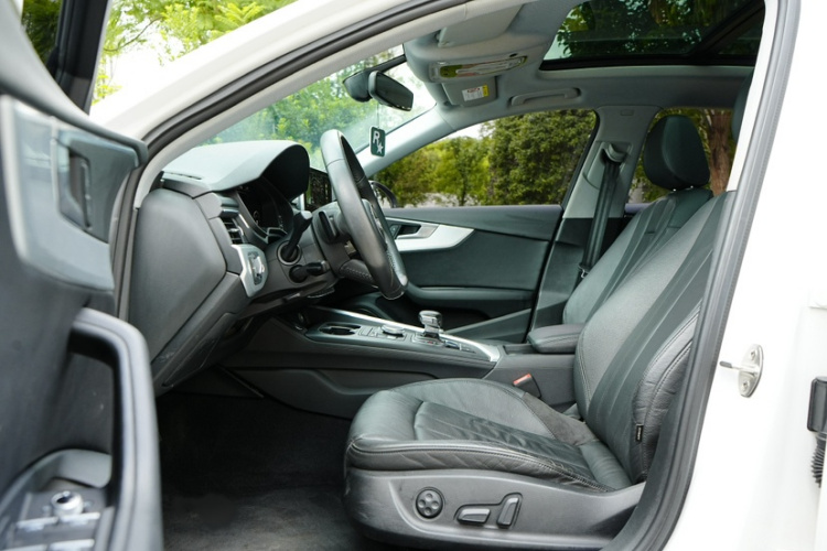 奥迪A4L 2019款 40 TFSI 运动型 国VI中控内饰7009