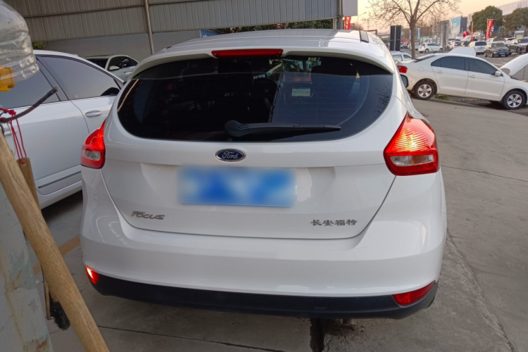 福特 福克斯 2017款 两厢 1.6L 手动舒适型智行版车身外观6