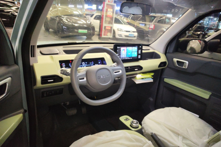 吉利银河 2024款 熊猫mini 200km 耐力熊中控内饰12