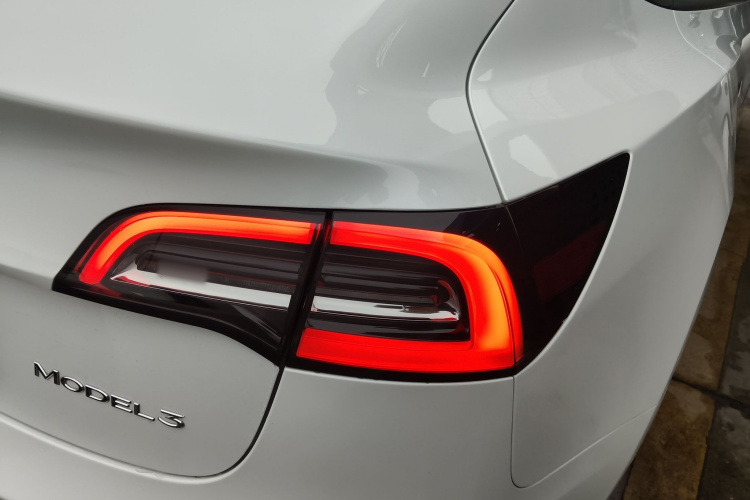 特斯拉 Model 3 2021款 标准续航后驱升级版车身外观9