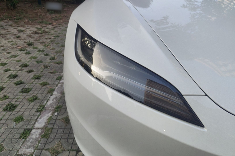 特斯拉 Model 3 2025款 后轮驱动版车身外观8