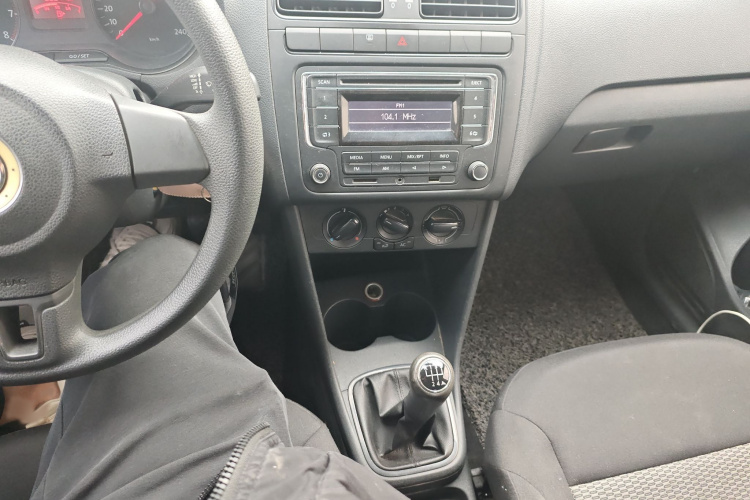 大众 Polo 2013款 1.4L 手动风尚版局部细节16