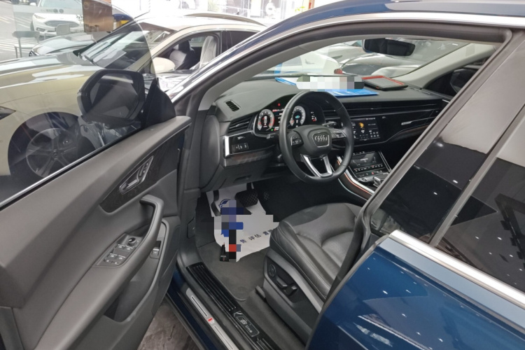 奥迪Q8 2021款 55 TFSI 豪华动感型中控内饰7003