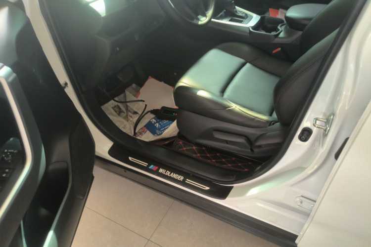 丰田 威兰达 2023款 2.0L CVT两驱领先版中控内饰20