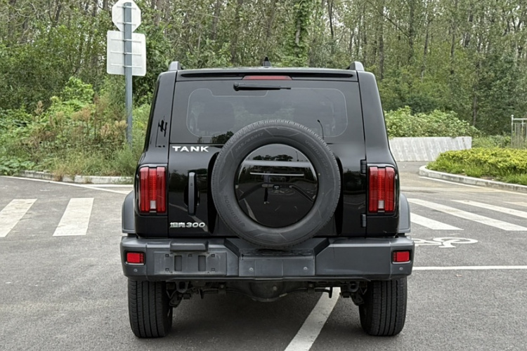 坦克300 2023款 越野版 2.0T 挑战者车身外观6005