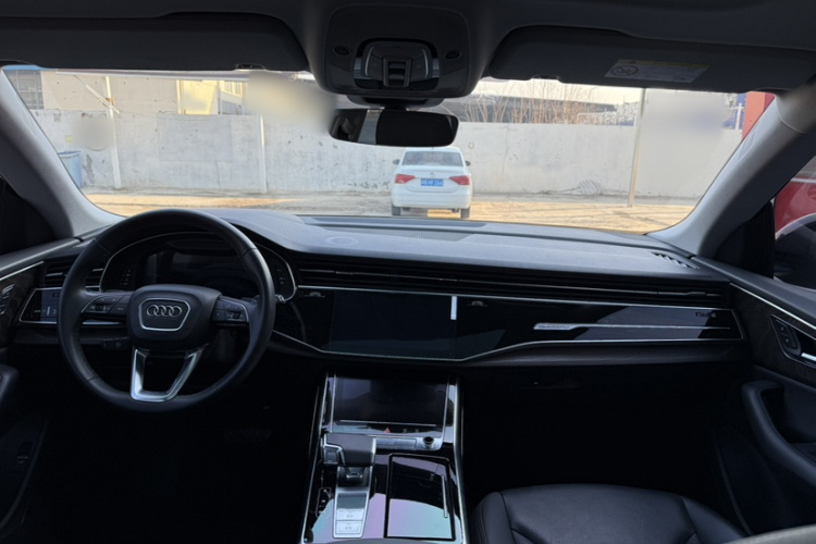 奥迪Q8 2022款 55 TFSI 豪华动感型中控内饰7005