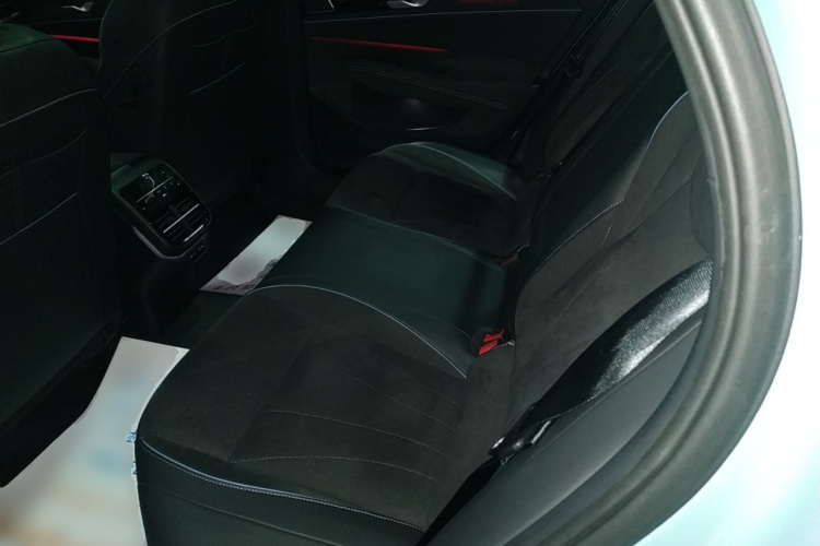 大众 帕萨特 2025款 Pro 380TSI 星空龙尊版中控内饰21