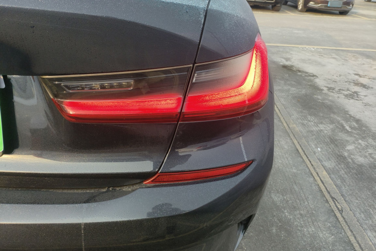 宝马3系 2020款 320Li M运动套装车身外观9